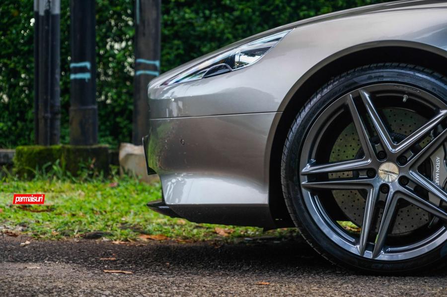 Колеса Aston Martin DB9 on Vossen Wheels (VFS5) 2017 года  (фото 6 из 11)